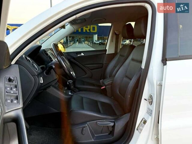Білий Фольксваген Тігуан, об'ємом двигуна 1.98 л та пробігом 145 тис. км за 13500 $, фото 12 на Automoto.ua