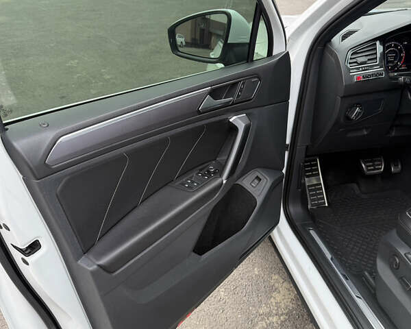 Белый Фольксваген Тигуан, объемом двигателя 1.97 л и пробегом 278 тыс. км за 25500 $, фото 29 на Automoto.ua