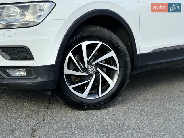 Белый Фольксваген Тигуан, объемом двигателя 2 л и пробегом 207 тыс. км за 20900 $, фото 4 на Automoto.ua