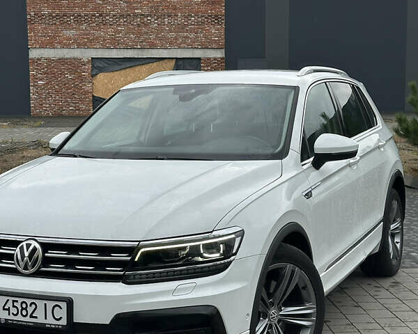 Белый Фольксваген Тигуан, объемом двигателя 1.97 л и пробегом 209 тыс. км за 25000 $, фото 5 на Automoto.ua