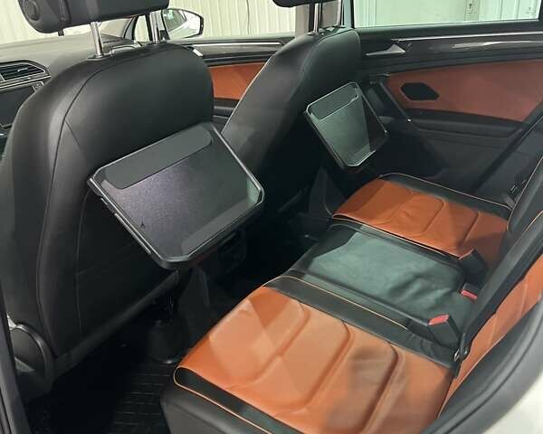 Білий Фольксваген Тігуан, об'ємом двигуна 2.01 л та пробігом 71 тис. км за 26000 $, фото 5 на Automoto.ua