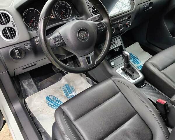 Белый Фольксваген Тигуан, объемом двигателя 1.98 л и пробегом 158 тыс. км за 14500 $, фото 16 на Automoto.ua