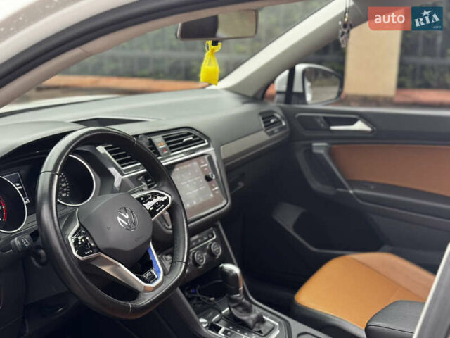 Белый Фольксваген Тигуан, объемом двигателя 2 л и пробегом 120 тыс. км за 22200 $, фото 13 на Automoto.ua