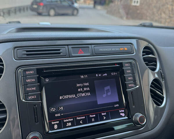 Белый Фольксваген Тигуан, объемом двигателя 2 л и пробегом 54 тыс. км за 15200 $, фото 65 на Automoto.ua