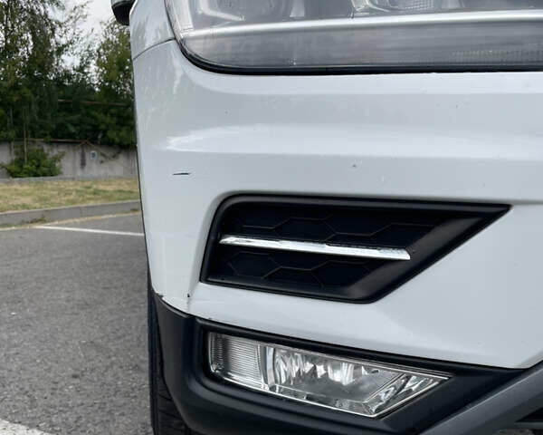 Білий Фольксваген Тігуан, об'ємом двигуна 2 л та пробігом 128 тис. км за 21500 $, фото 17 на Automoto.ua