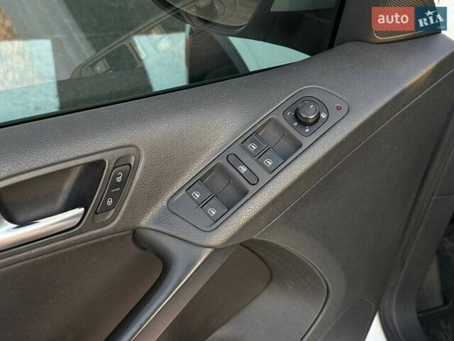 Білий Фольксваген Тігуан, об'ємом двигуна 1.98 л та пробігом 145 тис. км за 13500 $, фото 11 на Automoto.ua