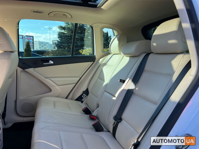 Білий Фольксваген Тігуан, об'ємом двигуна 2 л та пробігом 150 тис. км за 15999 $, фото 9 на Automoto.ua