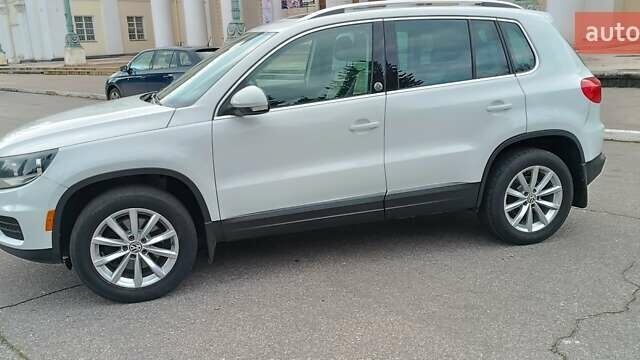 Белый Фольксваген Тигуан, объемом двигателя 2 л и пробегом 228 тыс. км за 13850 $, фото 6 на Automoto.ua