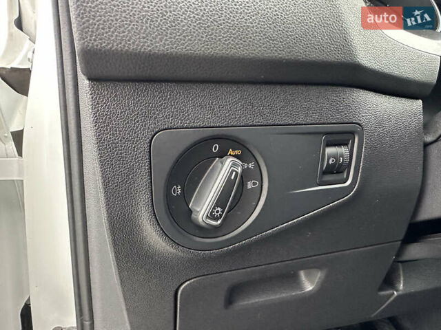 Білий Фольксваген Тігуан, об'ємом двигуна 2 л та пробігом 144 тис. км за 19500 $, фото 31 на Automoto.ua