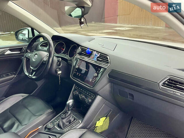 Белый Фольксваген Тигуан, объемом двигателя 2 л и пробегом 210 тыс. км за 23999 $, фото 61 на Automoto.ua
