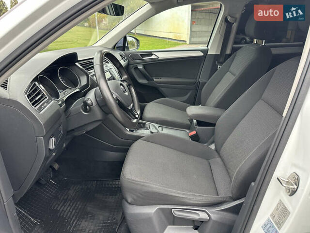 Білий Фольксваген Тігуан, об'ємом двигуна 2 л та пробігом 144 тис. км за 19500 $, фото 20 на Automoto.ua