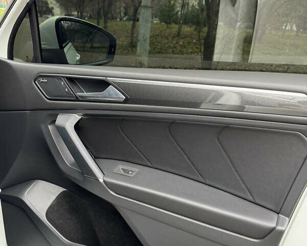 Білий Фольксваген Тігуан, об'ємом двигуна 1.98 л та пробігом 104 тис. км за 25600 $, фото 21 на Automoto.ua