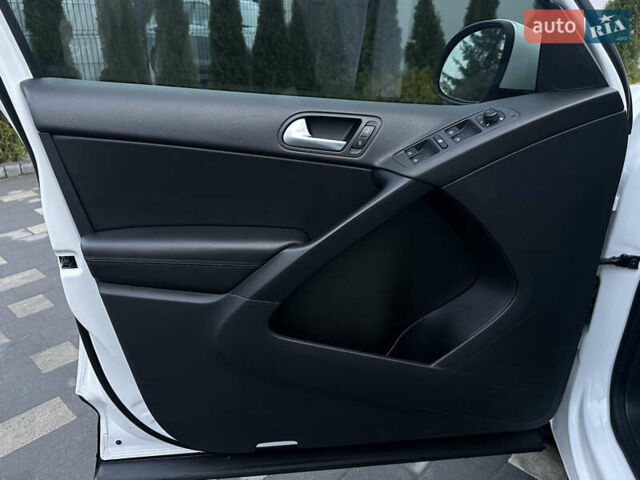 Белый Фольксваген Тигуан, объемом двигателя 2 л и пробегом 176 тыс. км за 12650 $, фото 27 на Automoto.ua