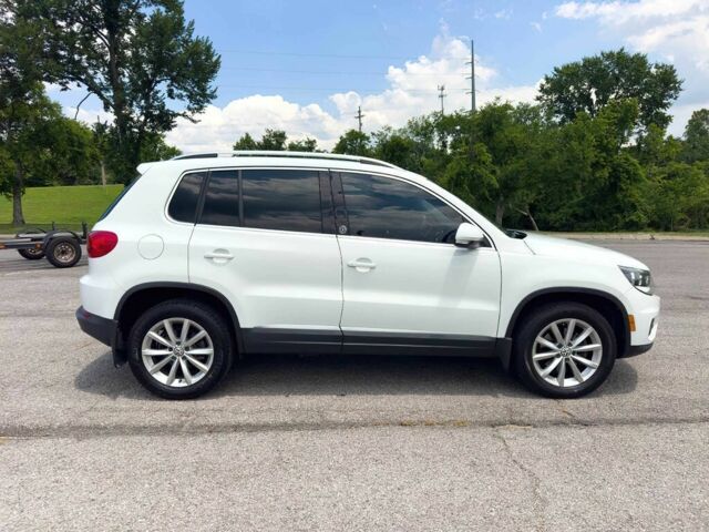 Білий Фольксваген Тігуан, об'ємом двигуна 2 л та пробігом 55 тис. км за 3200 $, фото 5 на Automoto.ua