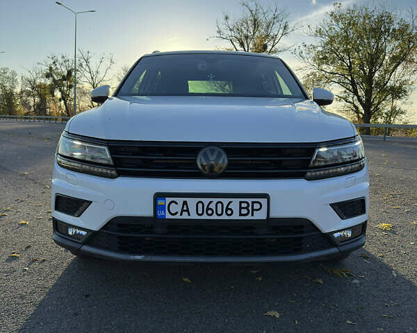 Белый Фольксваген Тигуан, объемом двигателя 1.97 л и пробегом 146 тыс. км за 25900 $, фото 3 на Automoto.ua