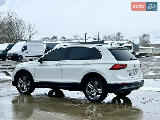 Белый Фольксваген Тигуан, объемом двигателя 2 л и пробегом 210 тыс. км за 23999 $, фото 7 на Automoto.ua