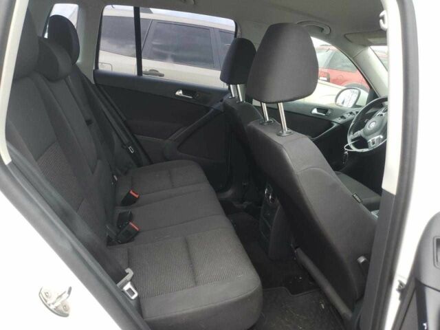 Білий Фольксваген Тігуан, об'ємом двигуна 2 л та пробігом 56 тис. км за 1200 $, фото 9 на Automoto.ua