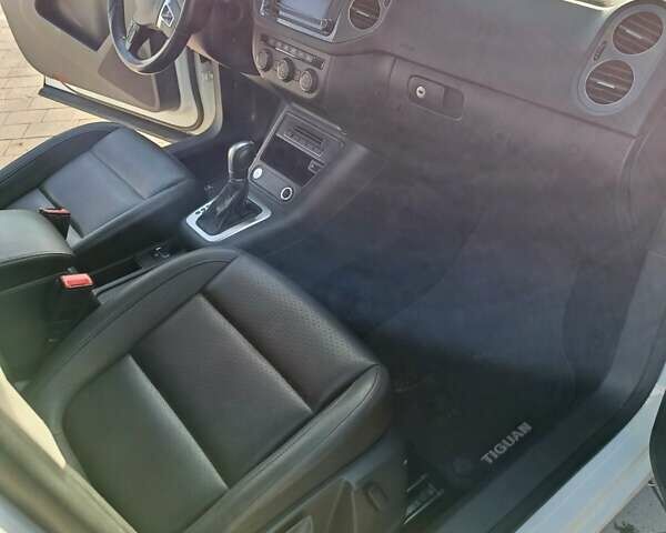 Белый Фольксваген Тигуан, объемом двигателя 1.98 л и пробегом 200 тыс. км за 14600 $, фото 12 на Automoto.ua