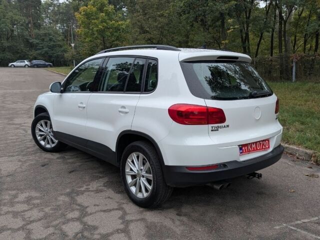Белый Фольксваген Тигуан, объемом двигателя 2 л и пробегом 138 тыс. км за 12700 $, фото 4 на Automoto.ua