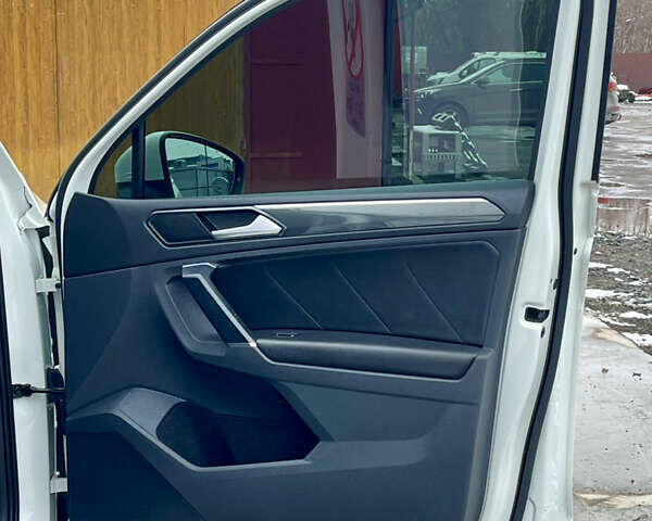 Белый Фольксваген Тигуан, объемом двигателя 2 л и пробегом 210 тыс. км за 23999 $, фото 58 на Automoto.ua