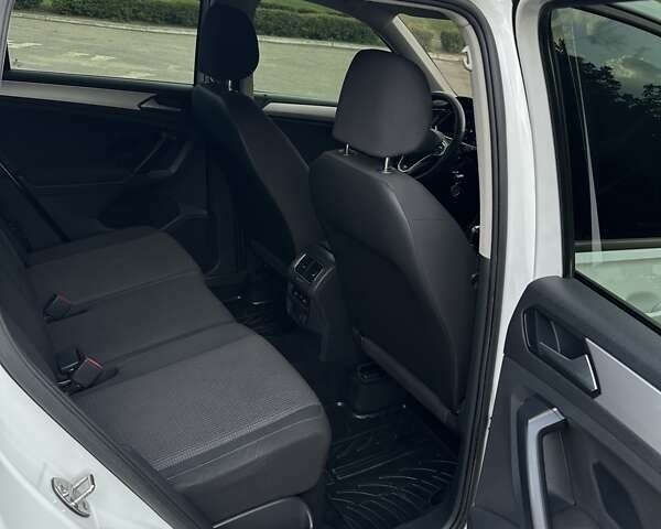 Белый Фольксваген Тигуан, объемом двигателя 2.01 л и пробегом 270 тыс. км за 21300 $, фото 11 на Automoto.ua