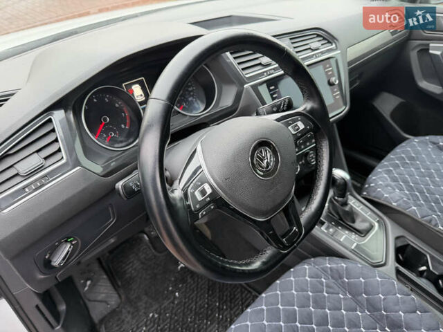 Білий Фольксваген Тігуан, об'ємом двигуна 1.98 л та пробігом 163 тис. км за 17500 $, фото 79 на Automoto.ua