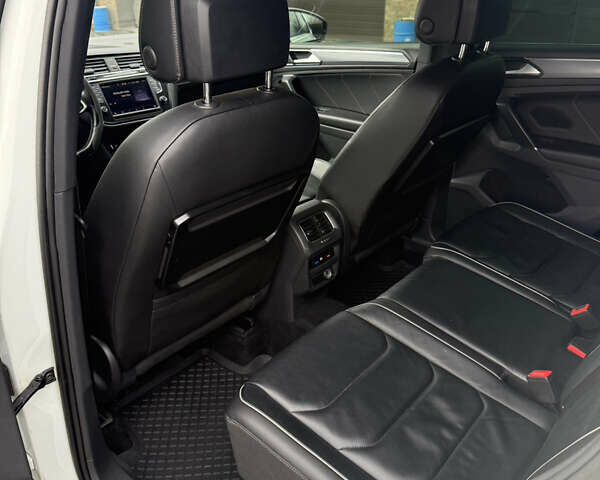 Белый Фольксваген Тигуан, объемом двигателя 1.97 л и пробегом 278 тыс. км за 25500 $, фото 30 на Automoto.ua