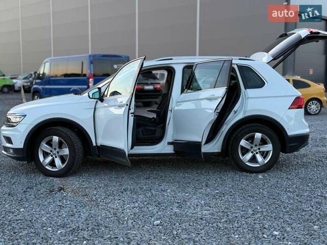 Білий Фольксваген Тігуан, об'ємом двигуна 2 л та пробігом 161 тис. км за 24880 $, фото 26 на Automoto.ua