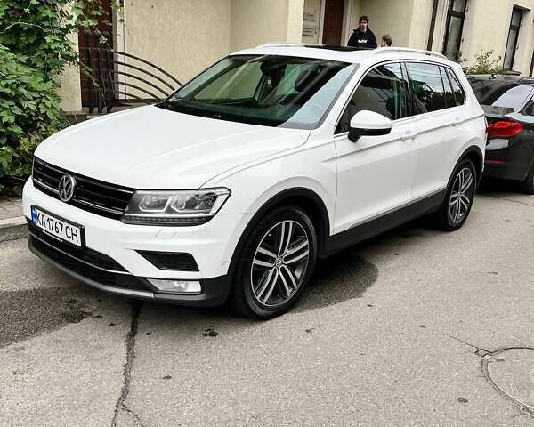 Белый Фольксваген Тигуан, объемом двигателя 1.97 л и пробегом 355 тыс. км за 19000 $, фото 3 на Automoto.ua