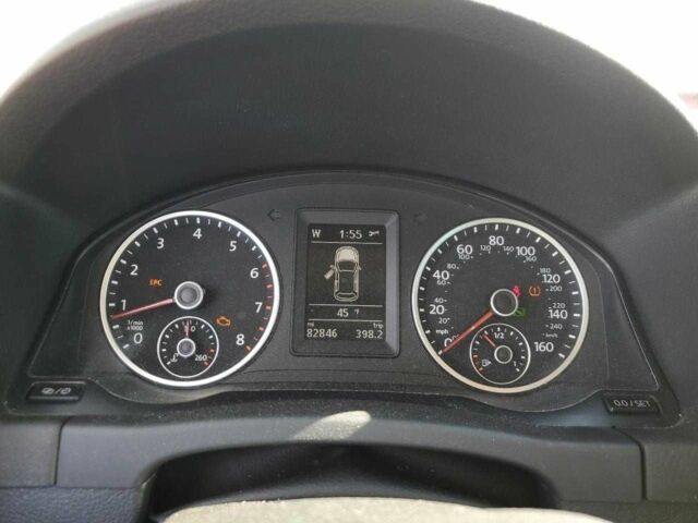 Білий Фольксваген Тігуан, об'ємом двигуна 2 л та пробігом 130 тис. км за 2900 $, фото 8 на Automoto.ua