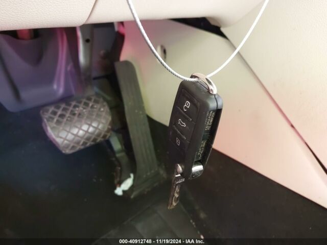 Белый Фольксваген Тигуан, объемом двигателя 2 л и пробегом 164 тыс. км за 7900 $, фото 8 на Automoto.ua