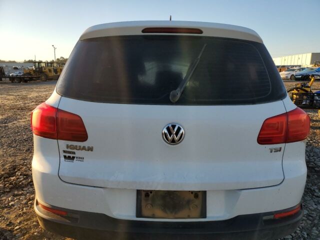 Білий Фольксваген Тігуан, об'ємом двигуна 2 л та пробігом 186 тис. км за 6700 $, фото 4 на Automoto.ua