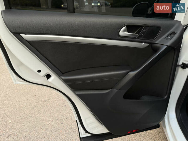 Белый Фольксваген Тигуан, объемом двигателя 1.98 л и пробегом 108 тыс. км за 13950 $, фото 35 на Automoto.ua