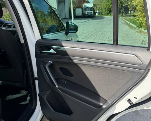 Белый Фольксваген Тигуан, объемом двигателя 1.97 л и пробегом 179 тыс. км за 25500 $, фото 19 на Automoto.ua