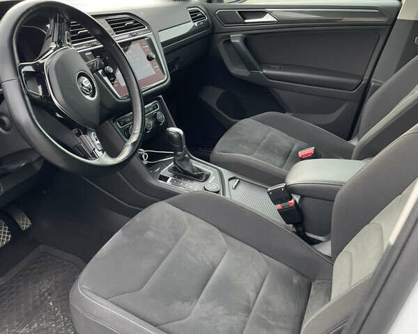 Білий Фольксваген Тігуан, об'ємом двигуна 1.97 л та пробігом 207 тис. км за 26500 $, фото 48 на Automoto.ua