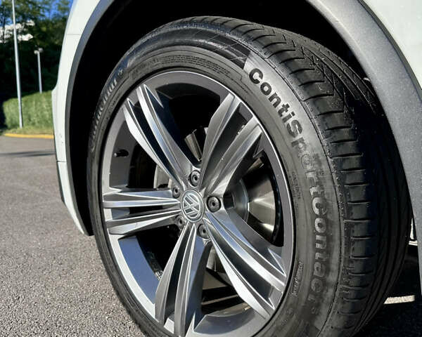 Білий Фольксваген Тігуан, об'ємом двигуна 1.97 л та пробігом 297 тис. км за 27000 $, фото 3 на Automoto.ua