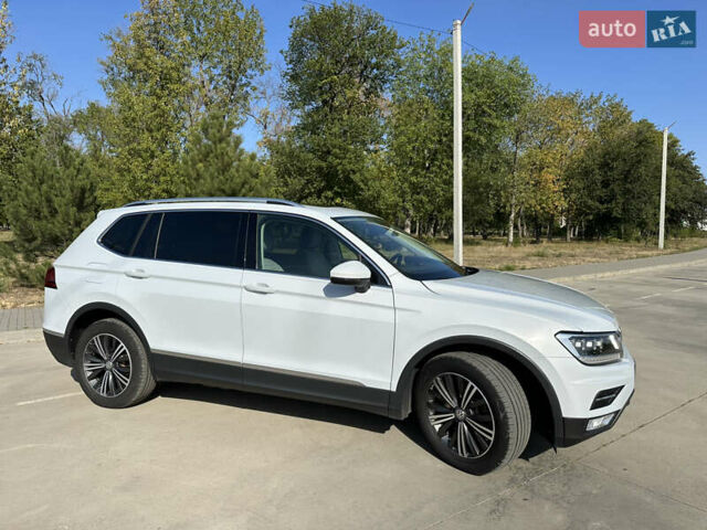 Белый Фольксваген Тигуан, объемом двигателя 2 л и пробегом 67 тыс. км за 26500 $, фото 4 на Automoto.ua