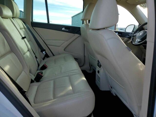 Белый Фольксваген Тигуан, объемом двигателя 2 л и пробегом 140 тыс. км за 1700 $, фото 10 на Automoto.ua