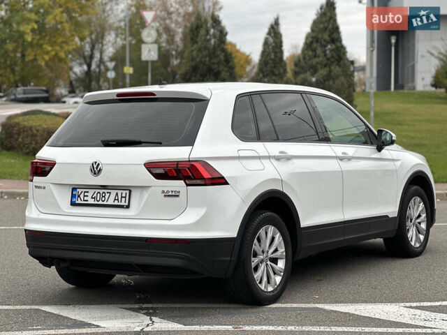 Білий Фольксваген Тігуан, об'ємом двигуна 2 л та пробігом 144 тис. км за 19500 $, фото 6 на Automoto.ua