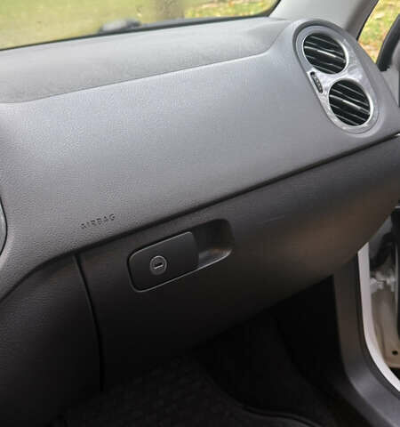 Білий Фольксваген Тігуан, об'ємом двигуна 1.98 л та пробігом 135 тис. км за 13100 $, фото 5 на Automoto.ua