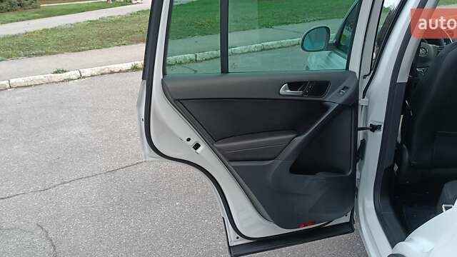 Белый Фольксваген Тигуан, объемом двигателя 2 л и пробегом 228 тыс. км за 13850 $, фото 38 на Automoto.ua