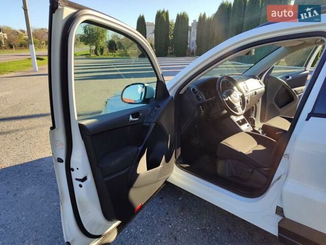 Белый Фольксваген Тигуан, объемом двигателя 2 л и пробегом 93 тыс. км за 13500 $, фото 24 на Automoto.ua