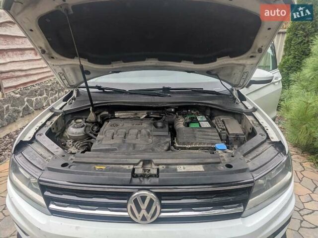 Белый Фольксваген Тигуан, объемом двигателя 1.97 л и пробегом 355 тыс. км за 19000 $, фото 8 на Automoto.ua
