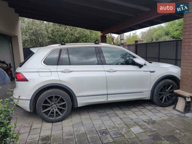 Белый Фольксваген Тигуан, объемом двигателя 1.97 л и пробегом 137 тыс. км за 28999 $, фото 2 на Automoto.ua
