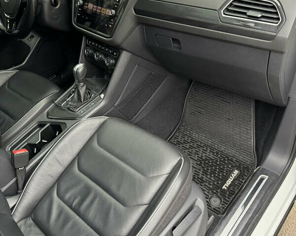 Білий Фольксваген Тігуан, об'ємом двигуна 1.98 л та пробігом 104 тис. км за 25600 $, фото 14 на Automoto.ua