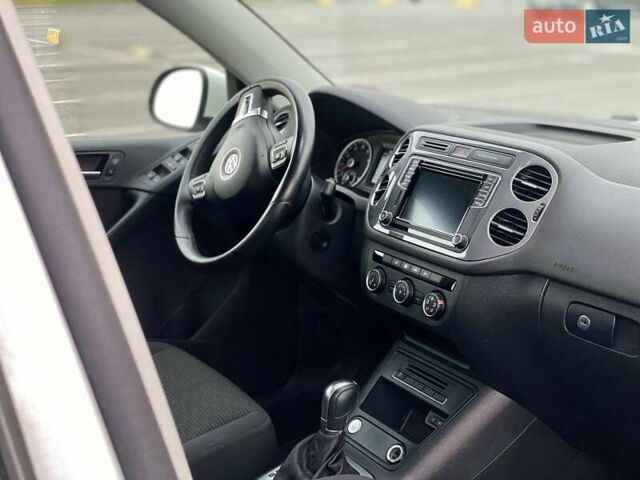 Білий Фольксваген Тігуан, об'ємом двигуна 1.98 л та пробігом 120 тис. км за 14000 $, фото 6 на Automoto.ua