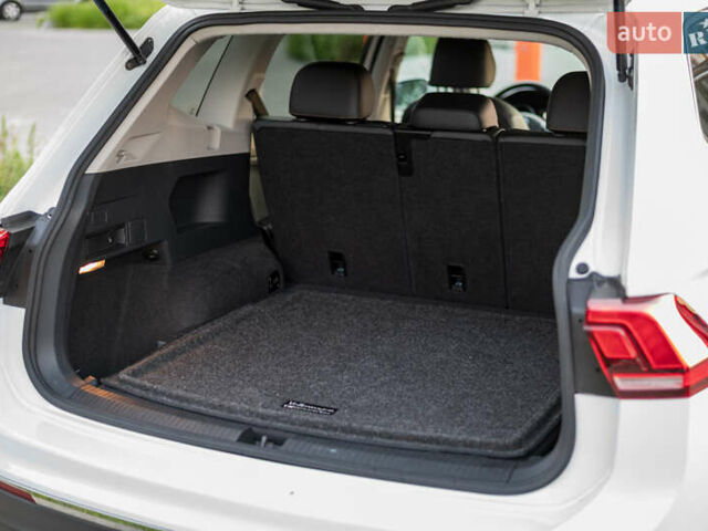 Білий Фольксваген Тігуан, об'ємом двигуна 2 л та пробігом 169 тис. км за 20900 $, фото 30 на Automoto.ua