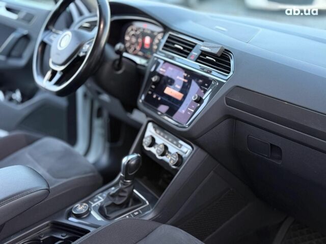 Белый Фольксваген Тигуан, объемом двигателя 2 л и пробегом 161 тыс. км за 24890 $, фото 22 на Automoto.ua