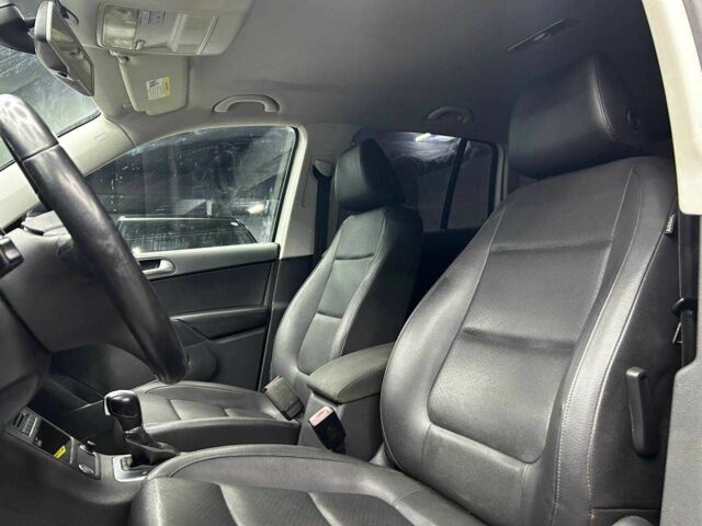 Білий Фольксваген Тігуан, об'ємом двигуна 2 л та пробігом 166 тис. км за 14200 $, фото 6 на Automoto.ua