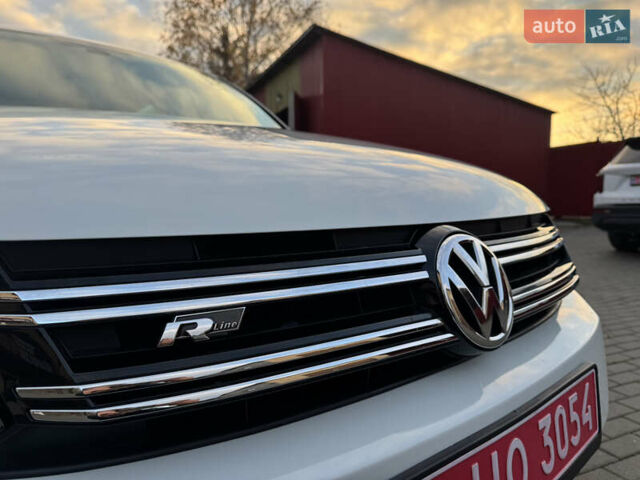 Белый Фольксваген Тигуан, объемом двигателя 2 л и пробегом 54 тыс. км за 15200 $, фото 39 на Automoto.ua